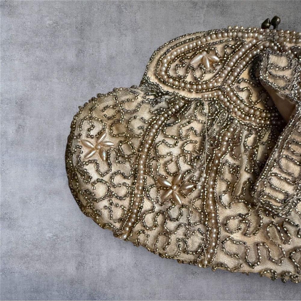 Vintage White Beaded Finger Purse Evening Clutch - Handmade in Belgium - Picture 5 of 9
